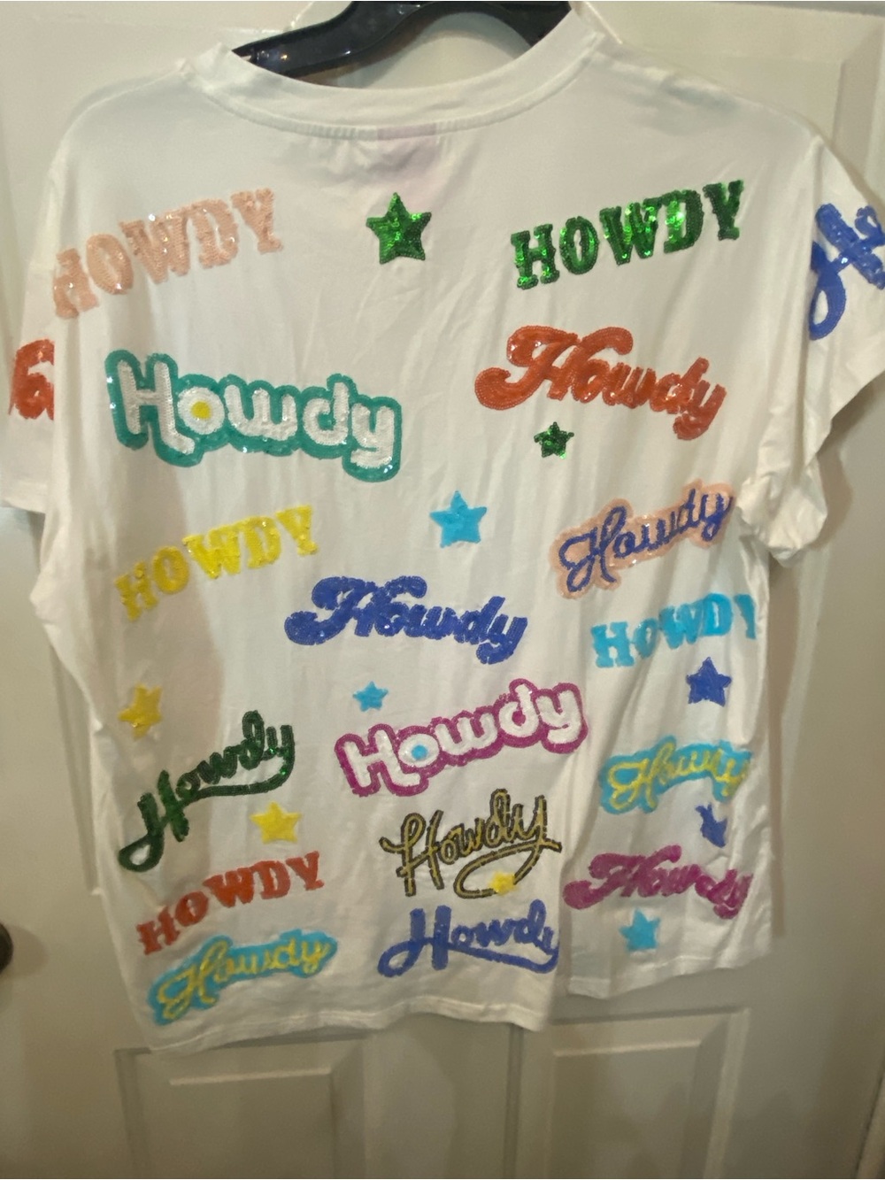 QUEEN OF SPARKLES White 'Howdy' Multicolor Appliqué Short Sleeve Tee - Picture 2 of 2